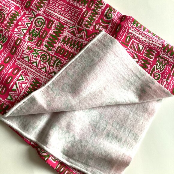 1 Piece of Thin Fleece Lined Fabric Material Pink Green Aztek Print Sewing - Picture 2 of 4